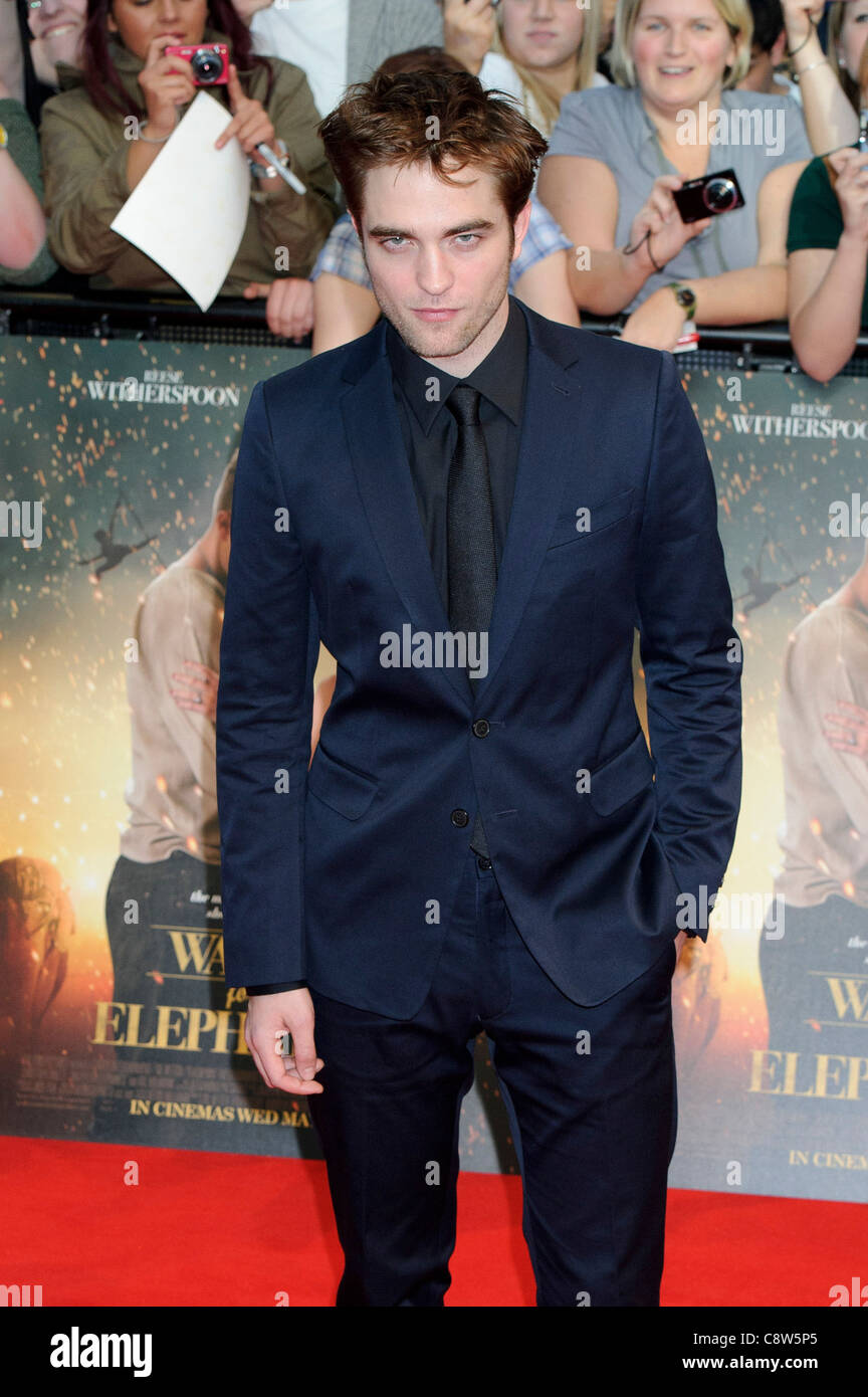 Attore britannico Robert Pattinson arriva per UK film premiere acqua per elefanti. Foto Stock