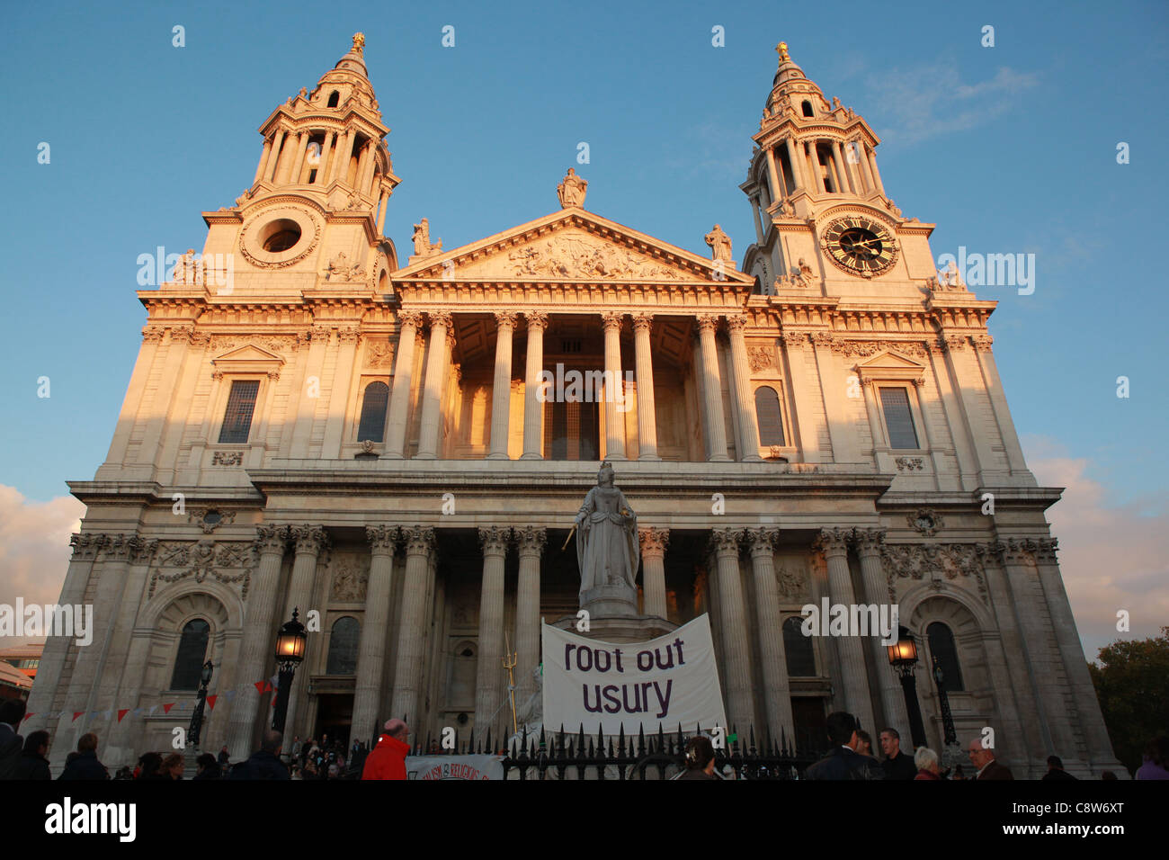 La cattedrale di St Paul e anti-capitalista manifestanti camp. Foto Stock