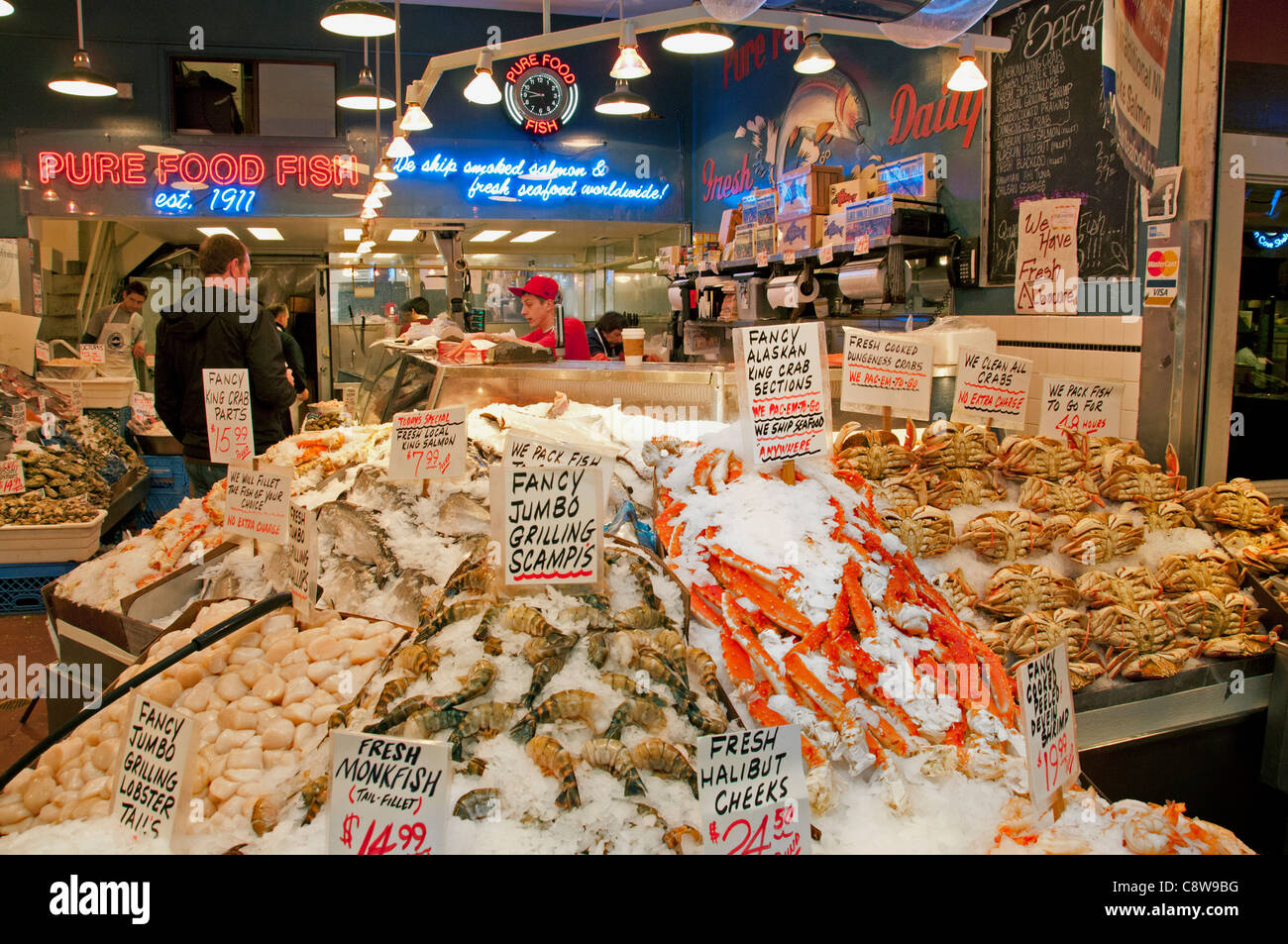 Seattle Pike Place Fish Monger Mercato degli Agricoltori nello Stato di Washington Stati Uniti d'America Foto Stock
