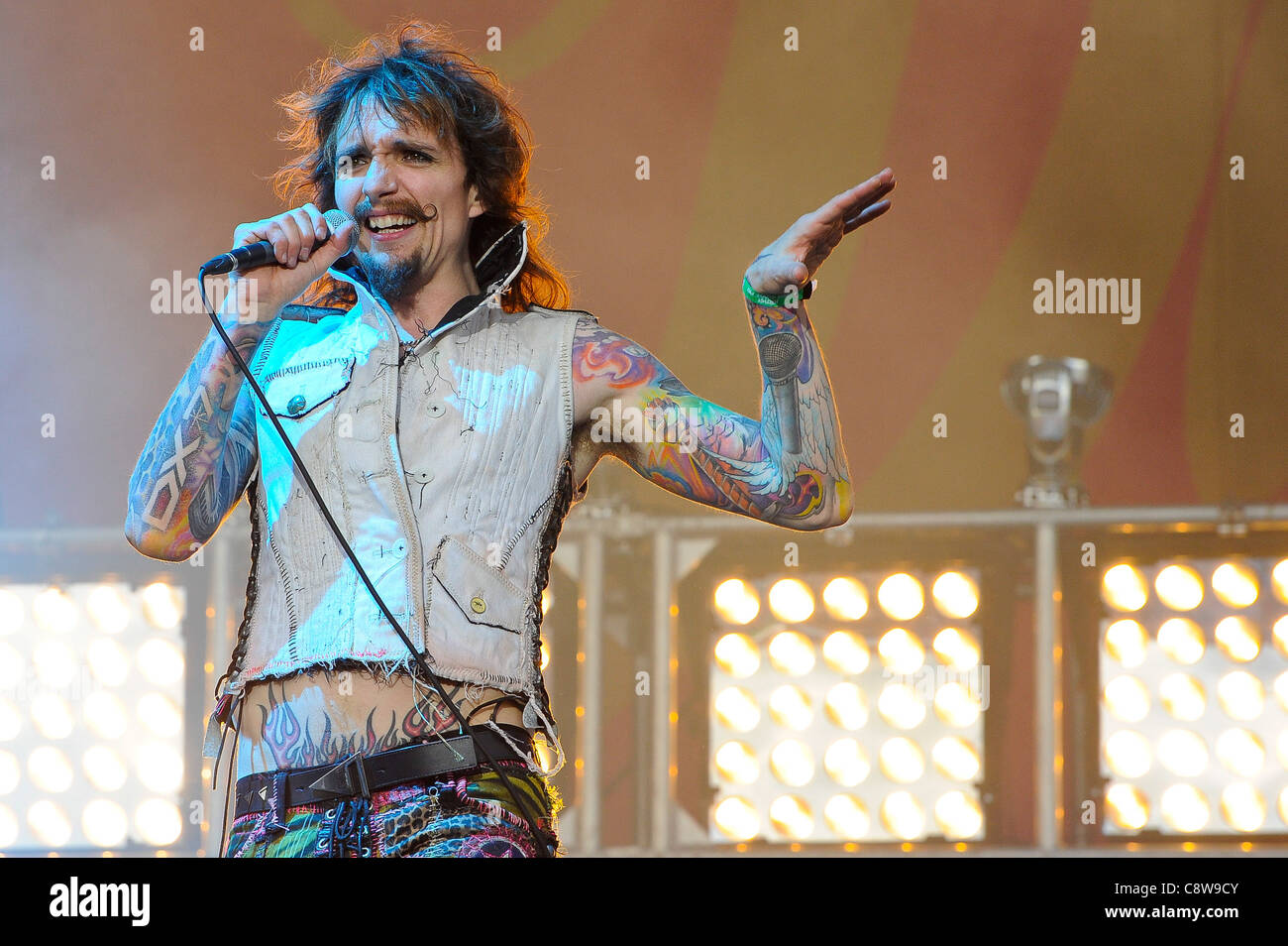 Justin Hawkins dal British Rock band le tenebre eseguire al Download Festival di Donington Park. Foto Stock