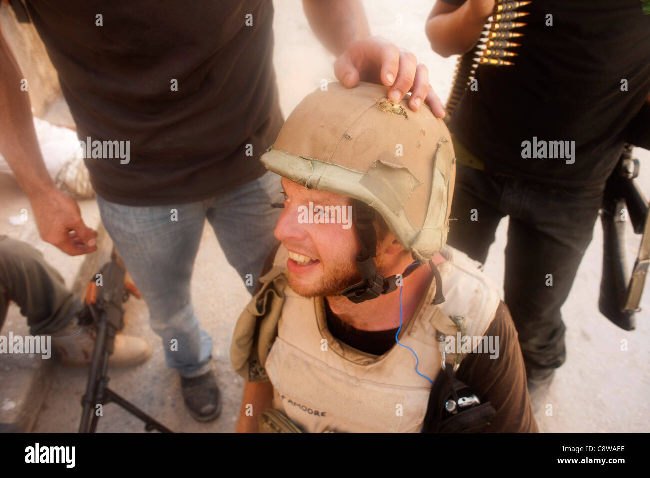 Miglia Amoore sunday times correspondent minuti dopo essere scattato nel casco Foto Stock