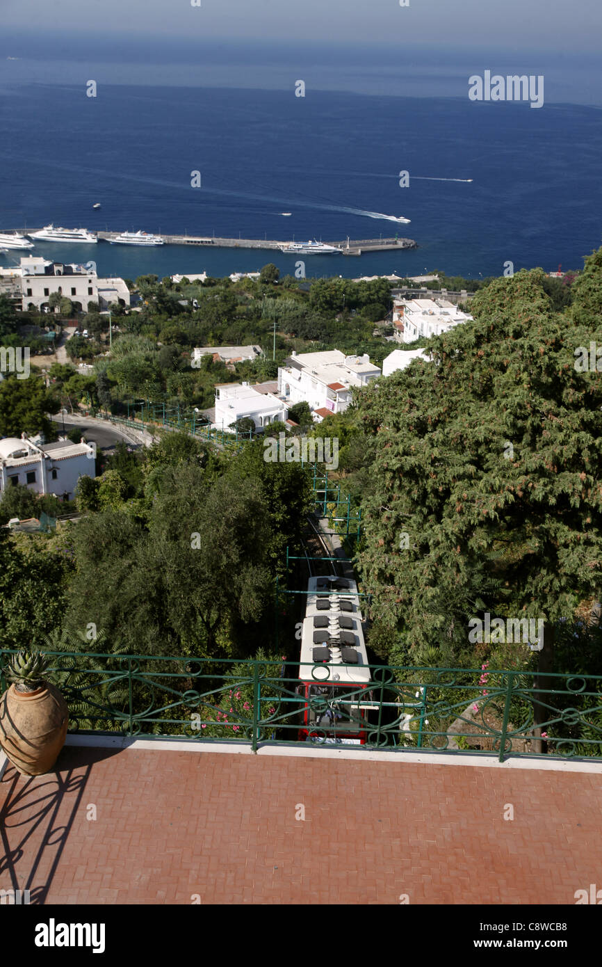La funicolare MARINA GRAND & isola mediterranea di Capri ITALIA 17 Settembre 2011 Foto Stock