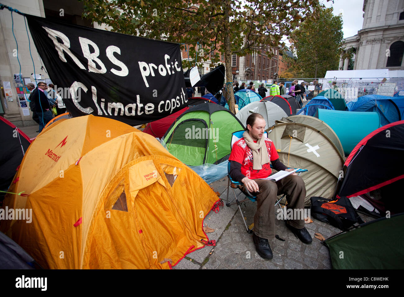 La Cattedrale di St Paul, Londra, Regno Unito. 02/11/2011 occupare LSX manifestanti non mostra alcun segno di dare alle richieste che essi lasciano pacificamente. Foto Stock