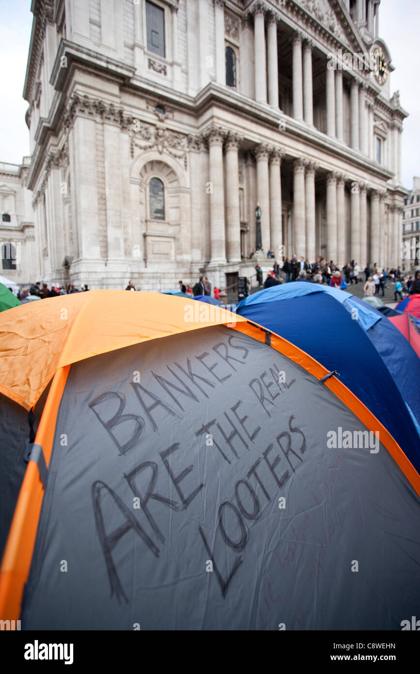 La Cattedrale di St Paul, Londra, Regno Unito. 02/11/2011 occupare LSX manifestanti non mostra alcun segno di dare alle richieste che essi lasciano pacificamente. Foto Stock
