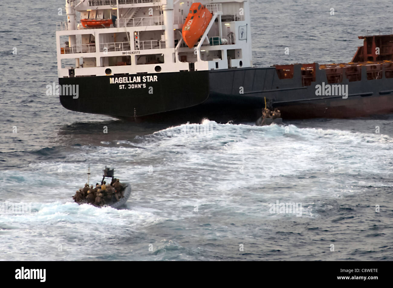 Raid marittimo vigore, approccio la motonave Magellan Star Giovedì, Settembre 9 per recuperarlo dal sospetto di pirati. Foto Stock