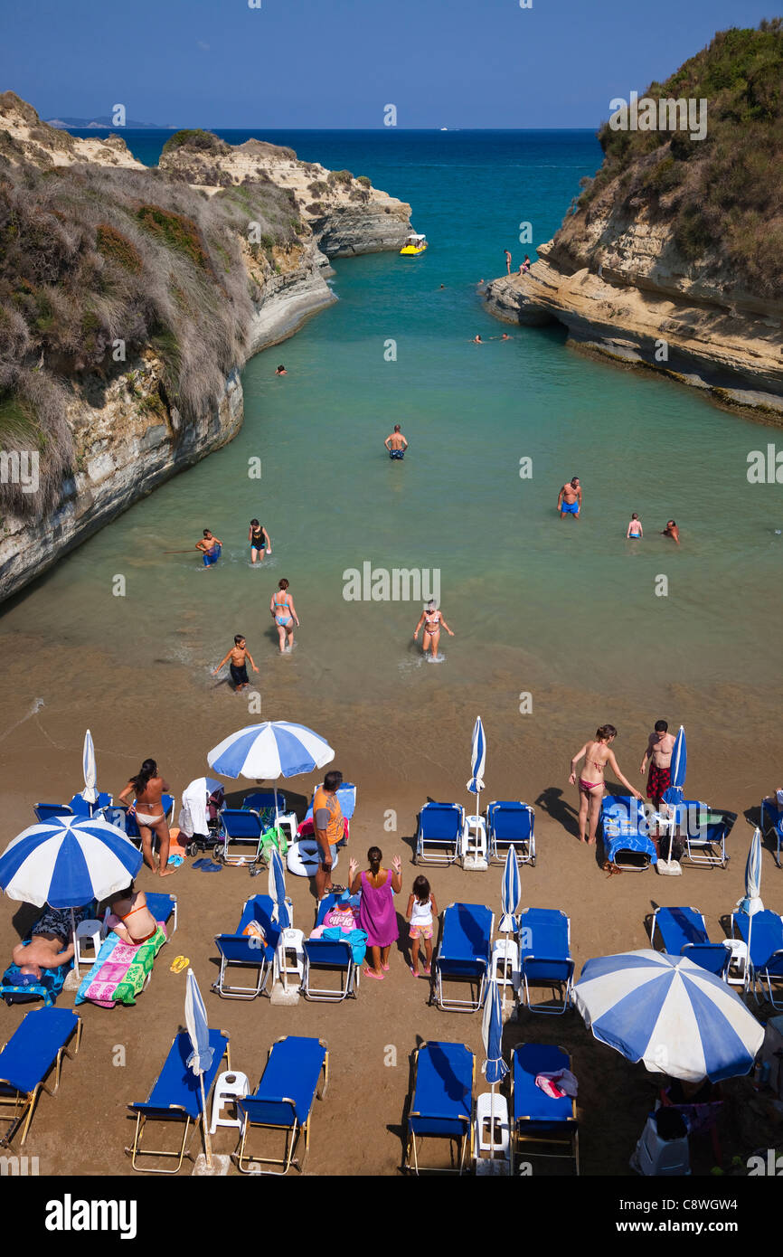 Spiaggia appartata sul canale D'Amour, Perulades, vicino a Sidari, Corfù, Grecia Foto Stock