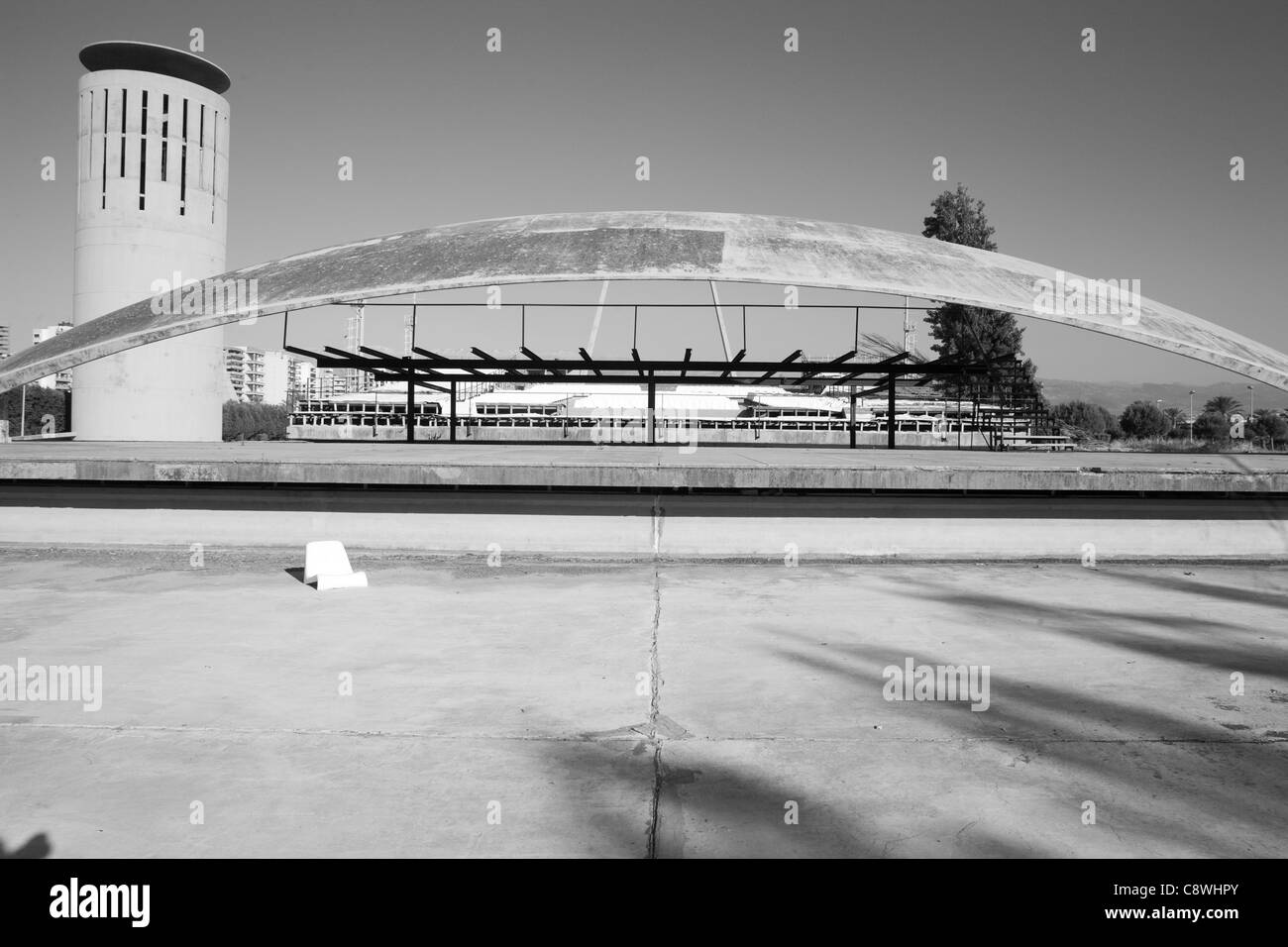 La Rachid Karame center a Tripoli è stato progettato dal famoso architetto Oscar Niemeyer. Foto Stock
