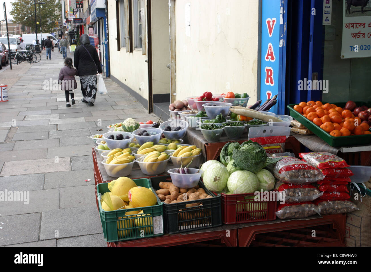 Green Grocer su Bethnal Green Road, East London Foto Stock
