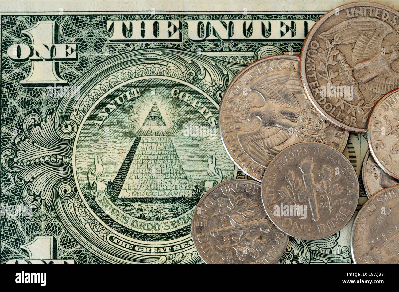 La piramide grande tenuta sul dollaro USA Foto Stock