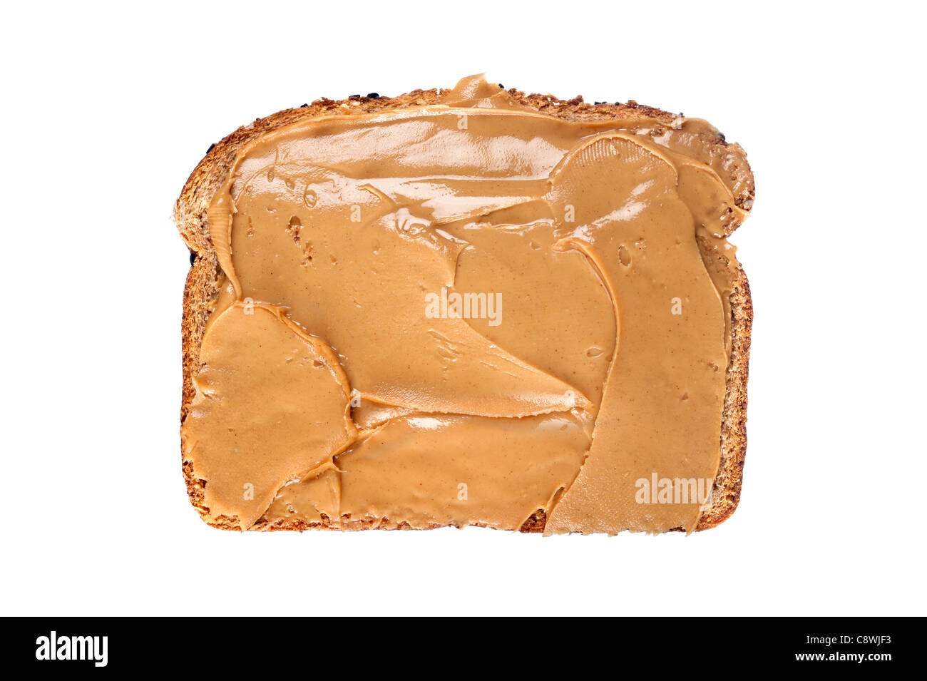 Una deliziosa fetta di pane con crema di burro di arachidi isolato su bianco Foto Stock
