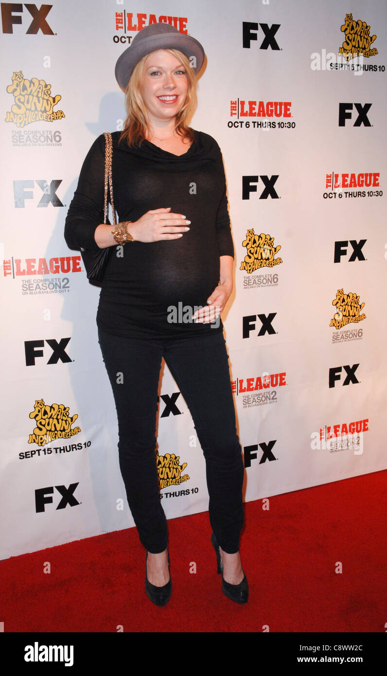 Mary Elizabeth Ellis all'arrivo è sempre il sole a Philadelphia stagione sette e la League stagione tre Premiere Foto Stock