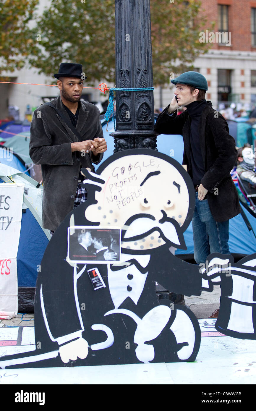 La Cattedrale di St Paul, Londra, Regno Unito. 02/11/2011 occupare LSX manifestanti non mostra alcun segno di dare alle richieste che essi lasciano pacificamente. Foto Stock