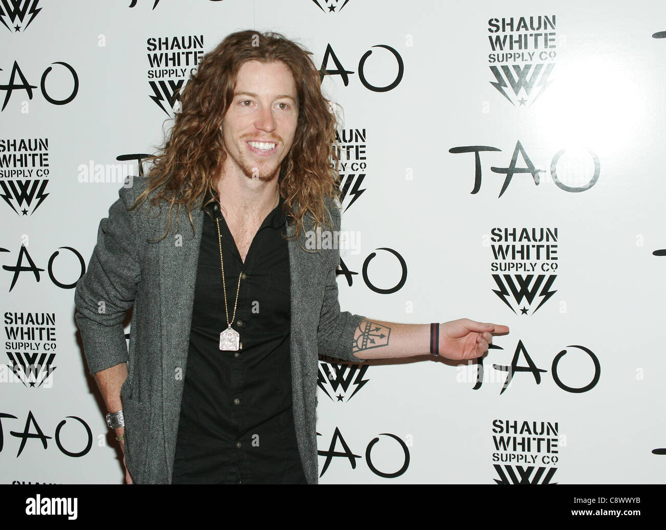 Shaun White presso gli arrivi per fornitura Co. Lancio di partito a TAO, TAO Nightclub al Venetian Resort Hotel and Casino, Las Vegas, Foto Stock