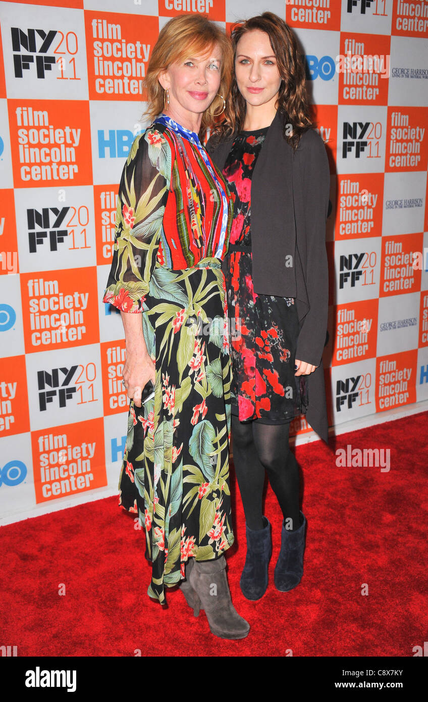 Trudie Styler Coco Sumner arrivi GEORGE HARRISON LIVING INMATERIAL Premiere mondiale49th New York Film Festival NYFF Alice Tully Foto Stock