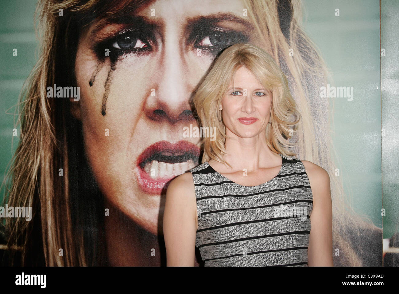 Laura Dern arrivi stagione illuminato uno PremiereParamount Theatre di Los Angeles CA 6 ottobre 2011 Photo Justin Wagner/Everett Foto Stock
