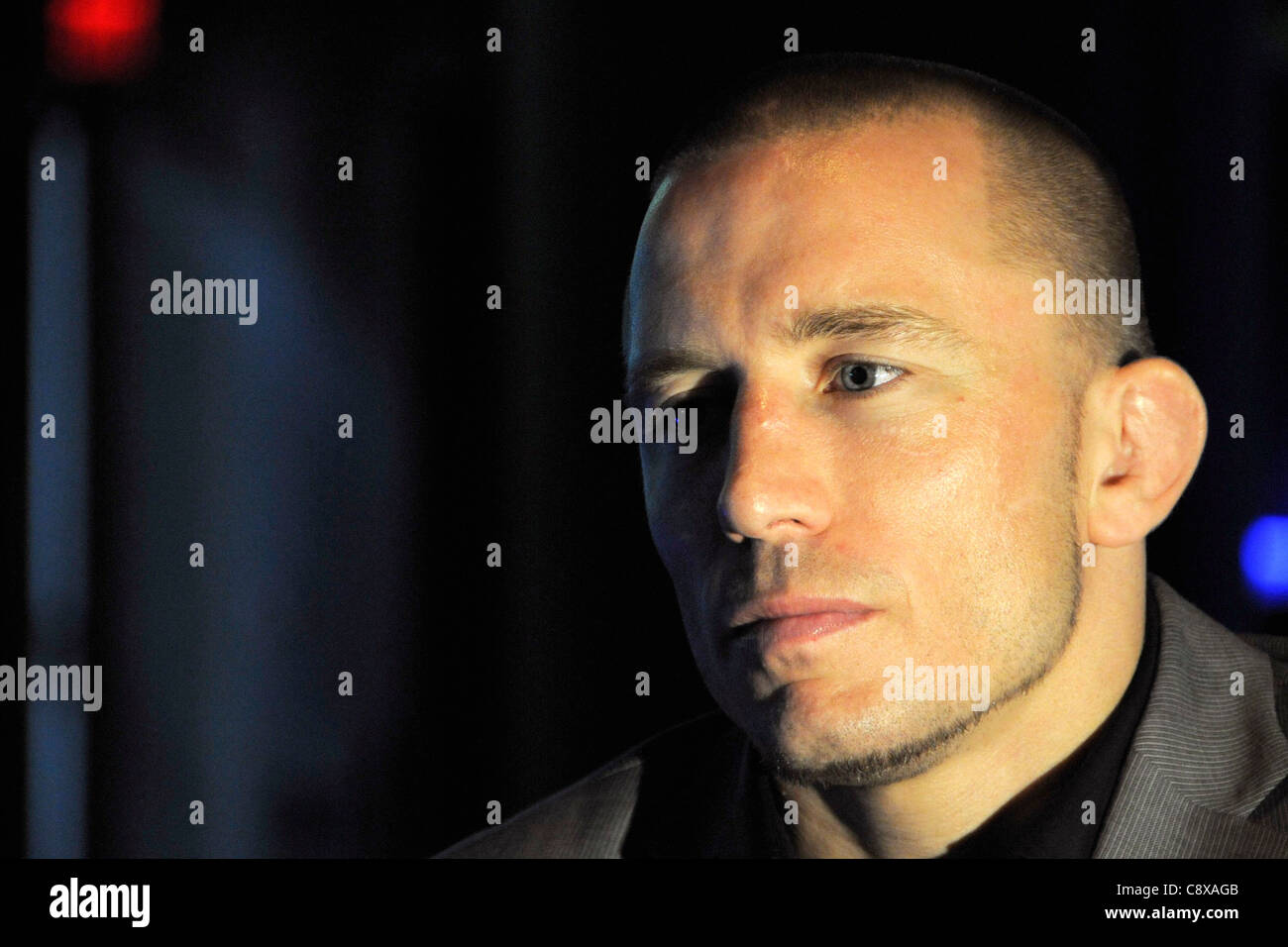 Georges St-Pierre conferenza atpress UFC Welterweight Champion Georges St Pierre Press Tour Real Sports Bar & Grill sul Toronto Foto Stock
