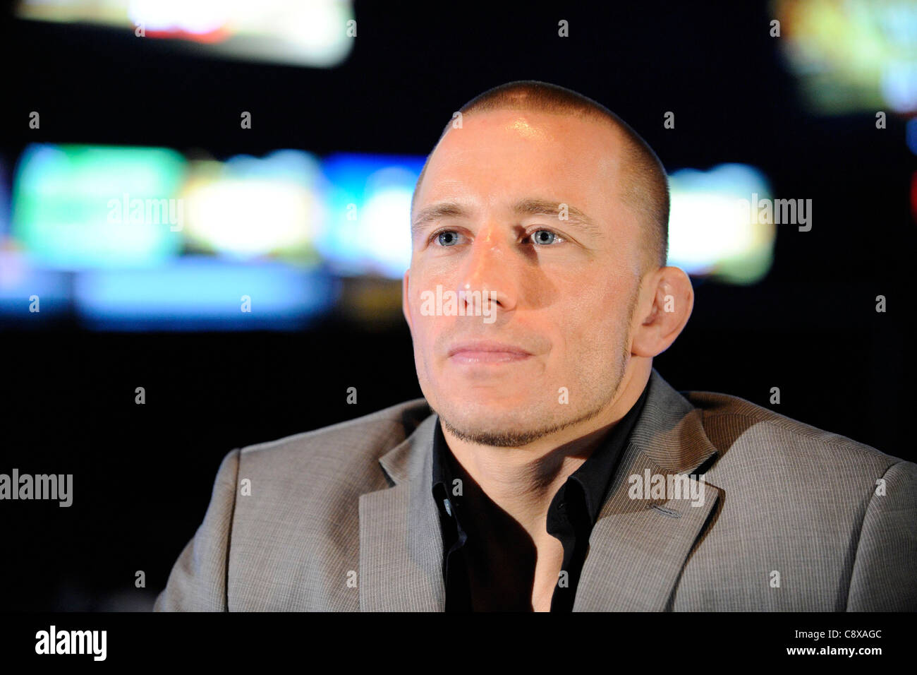Georges St-Pierre conferenza atpress UFC Welterweight Champion Georges St Pierre Press Tour Real Sports Bar & Grill sul Toronto Foto Stock