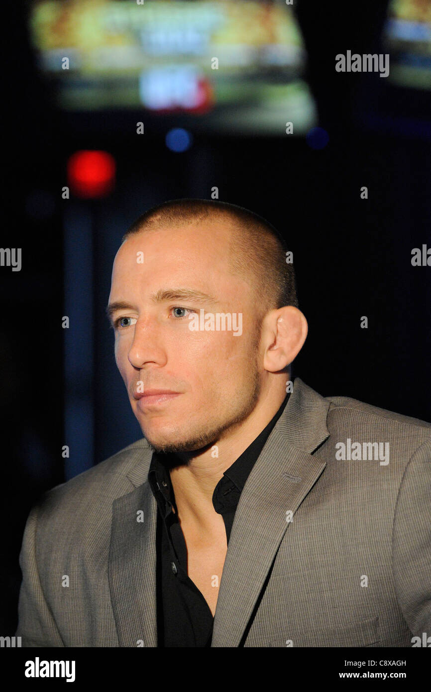 Georges St-Pierre conferenza atpress UFC Welterweight Champion Georges St Pierre Press Tour Real Sports Bar & Grill sul Toronto Foto Stock