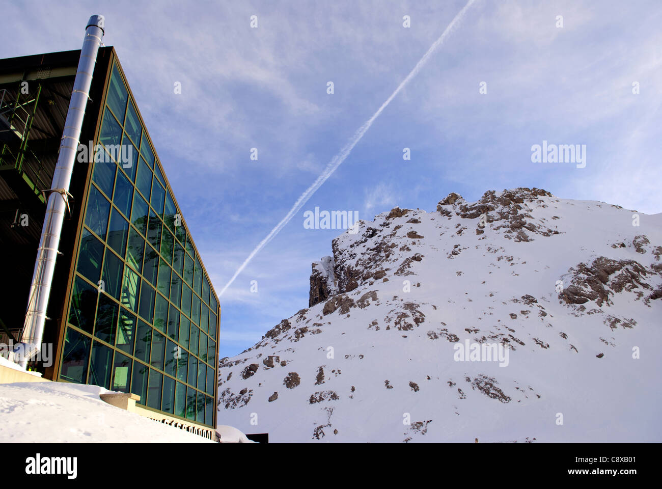 Rifugio di montagna nelle Dolomiti in inverno Foto Stock