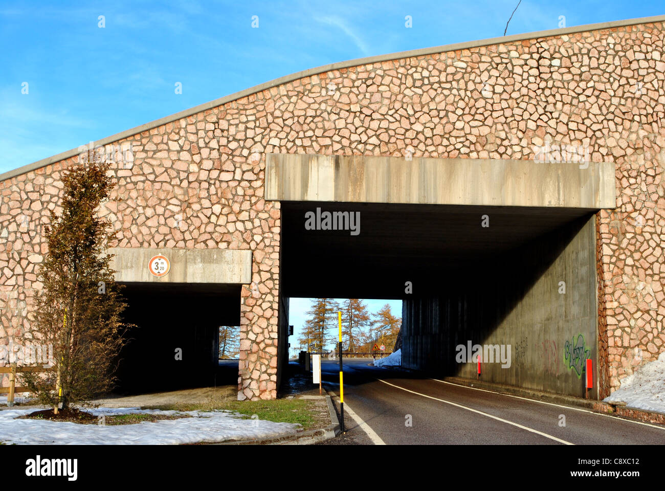 un tunnel di auto Foto Stock