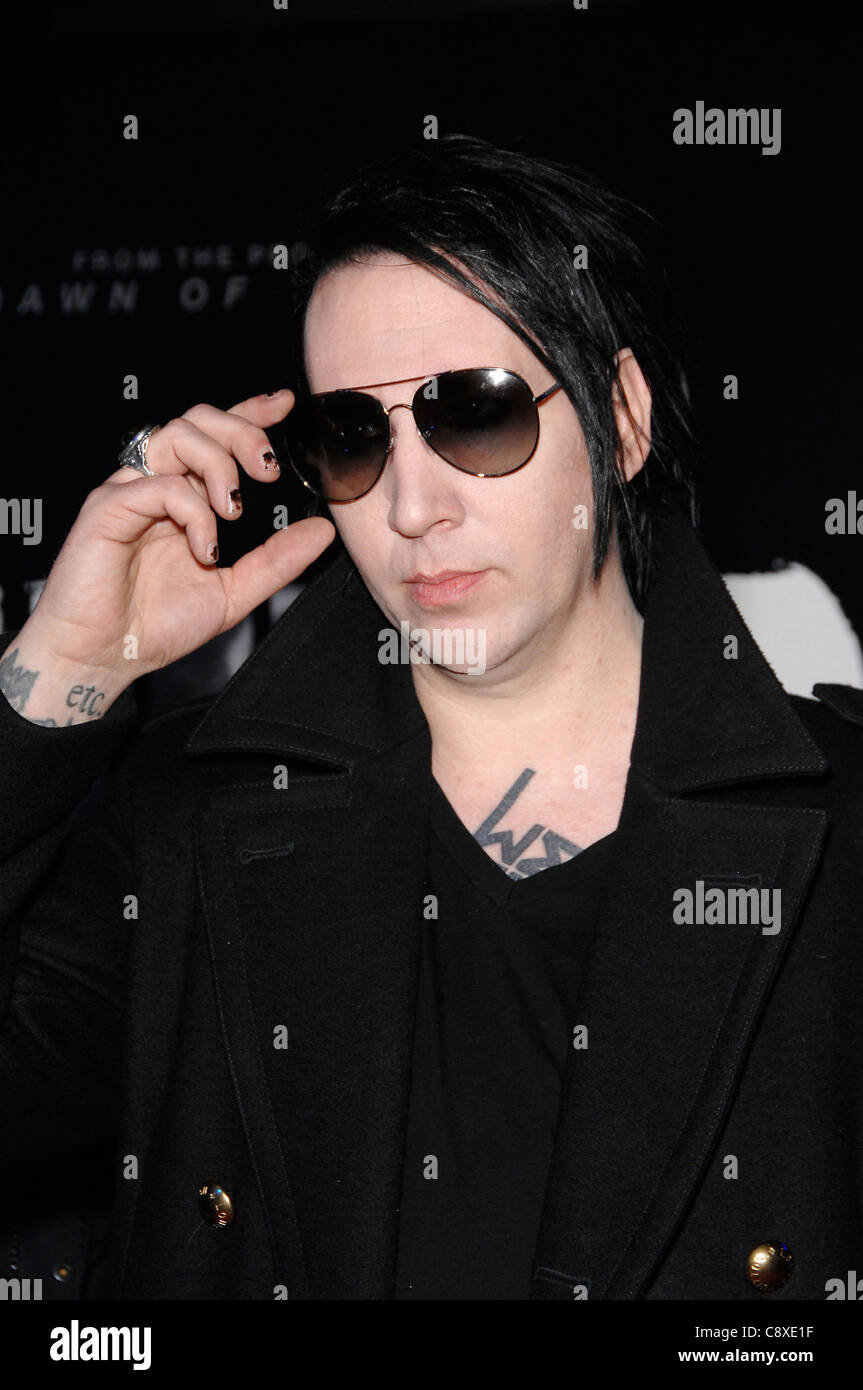 Marilyn Manson arrivalsTHING Premiere AMC Universal CityWalk Cinema Los Angeles CA 10 ottobre 2011 Photo Michael Foto Stock