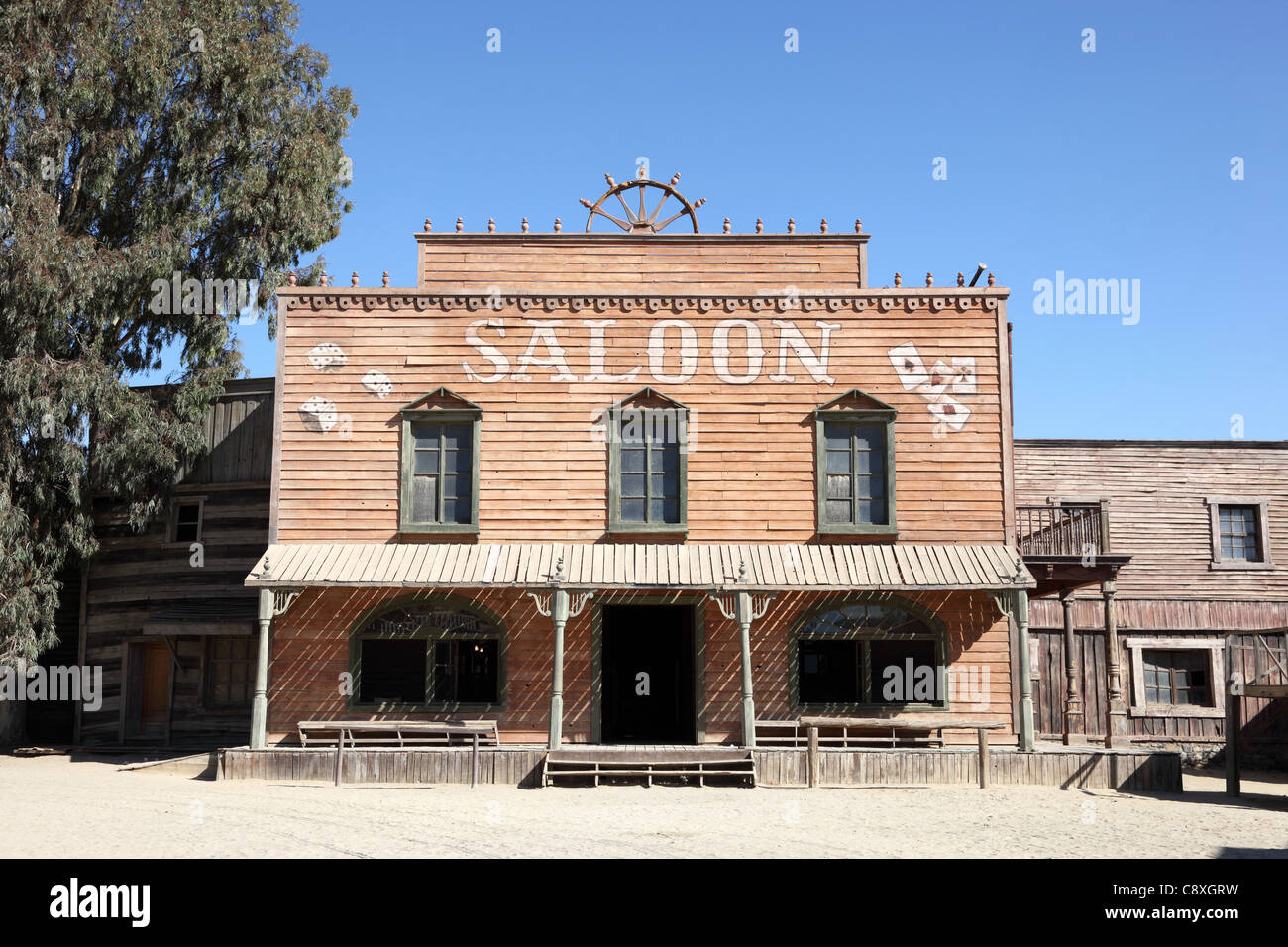 Stile western saloon in una vecchia cittadina americana Foto Stock