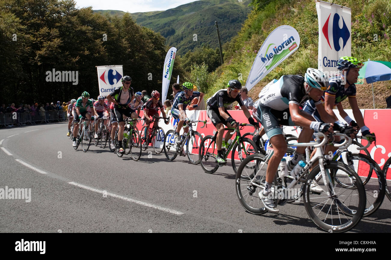 I ciclisti su 'stage 9 " Tour de France Cycle Race 2011 Da Issoire a Saint farina al Col de Cere . Foto Stock