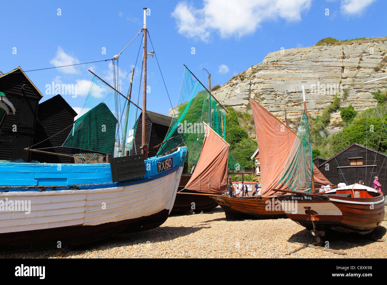Hastings Regno Unito. Vecchie barche da pesca sul display a Hastings Maritime Heritage trimestre museo nella città vecchia, East Sussex, England, Regno Unito Foto Stock
