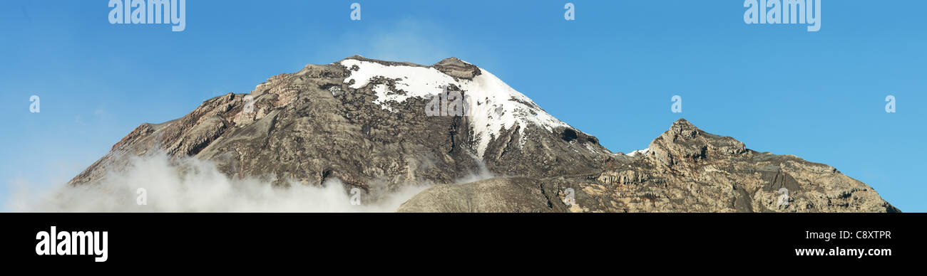 Vulcano Tungurahua Panorama di picco questa è la parte in cui la lava fuoriesce uno dei vulcani più attivi in Sud America Foto Stock