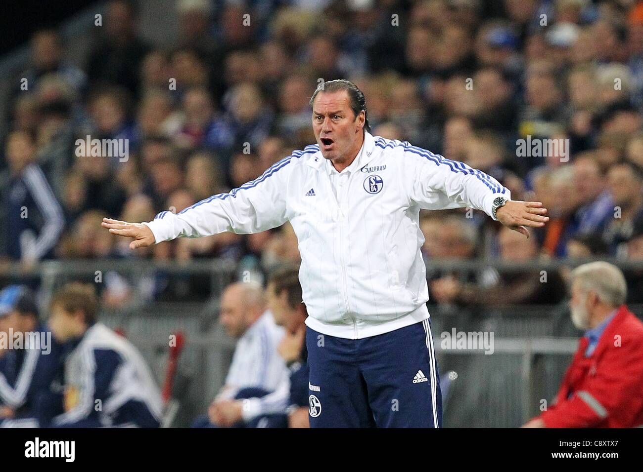 03 11 2011 UEFA Europa League Group stage FC Schalke 04 versus AEK Larnaca in la Veltins Arena di Gelsenkirchen Team manager Huub Stevens Schalke Foto Stock