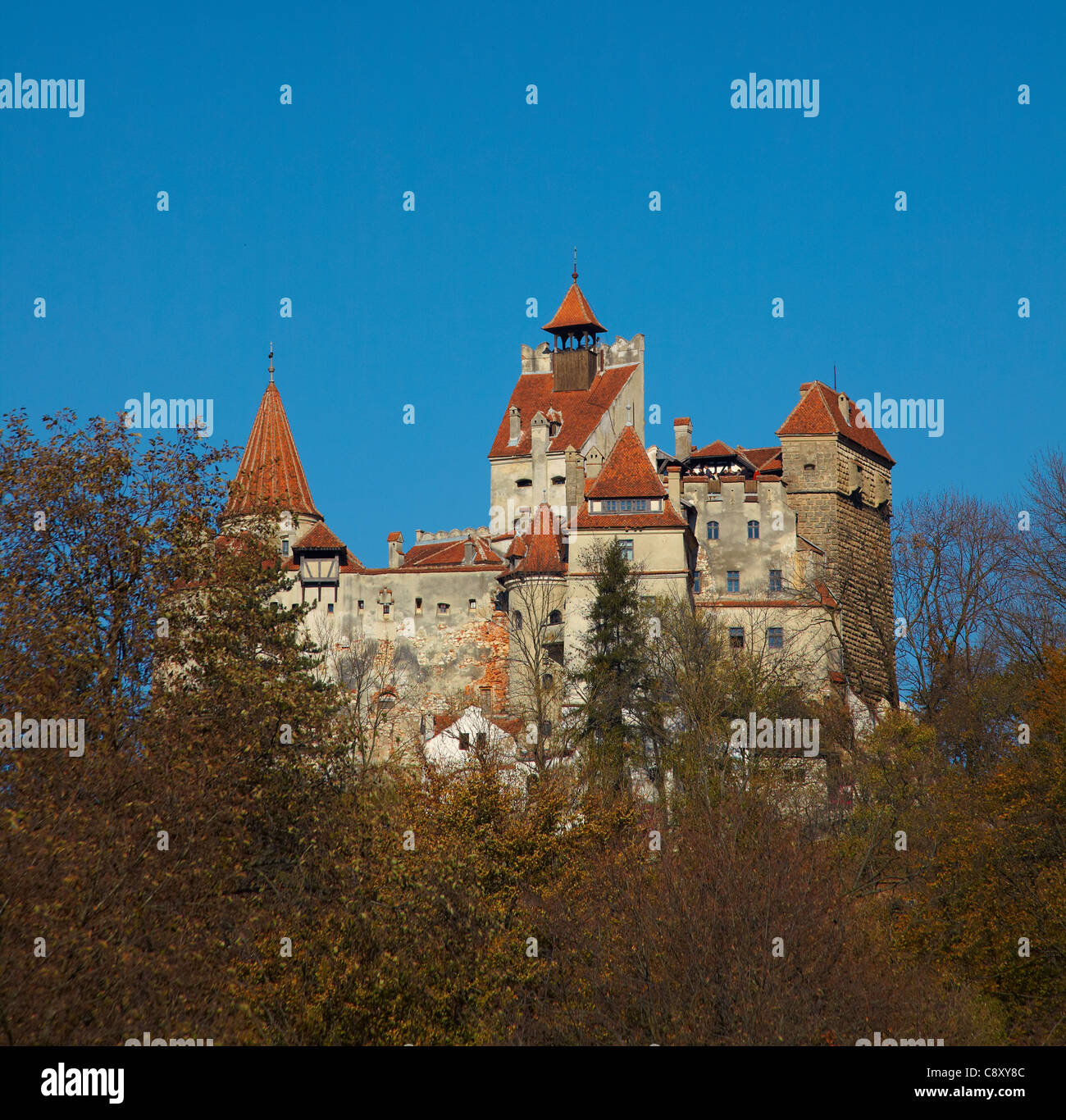 Esterno del Castello di Bran in Romania nella stagione autunnale. Foto Stock