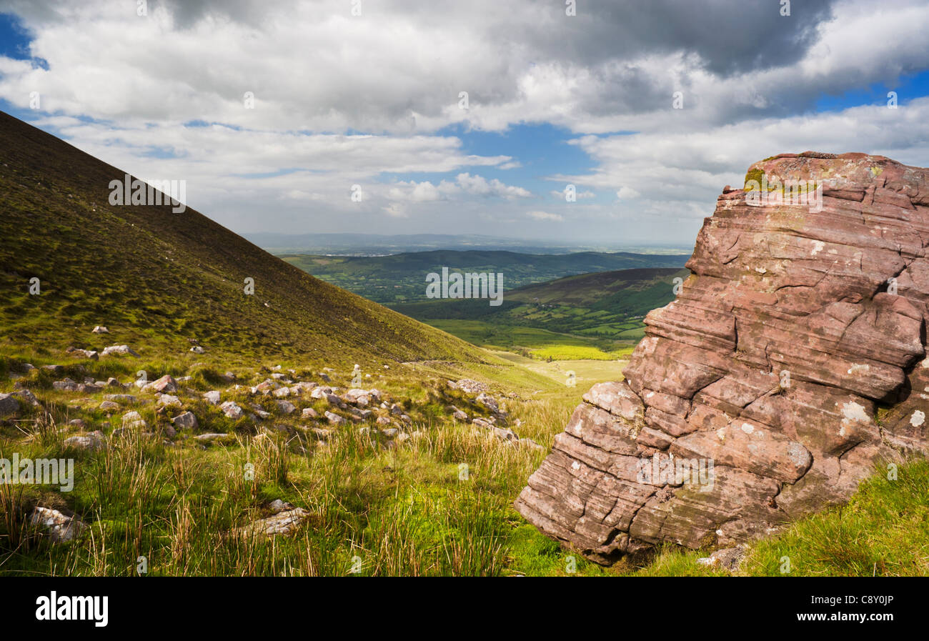 Vista dal nord dal Galty montagne oltre il Glen of Aherlow, nella contea di Tipperary, Irlanda Foto Stock