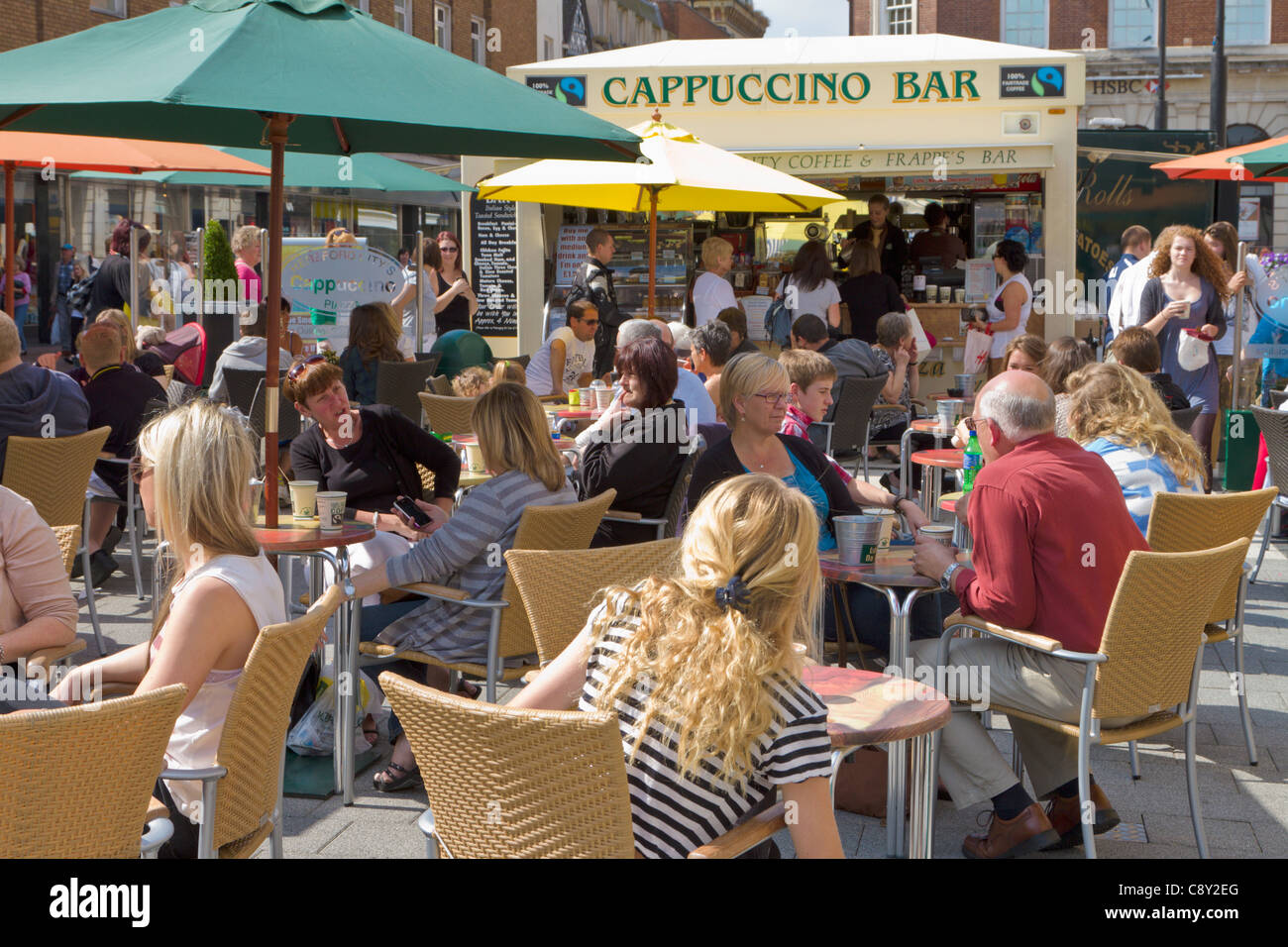 Street Café e il cappuccino bar, Hereford Foto Stock