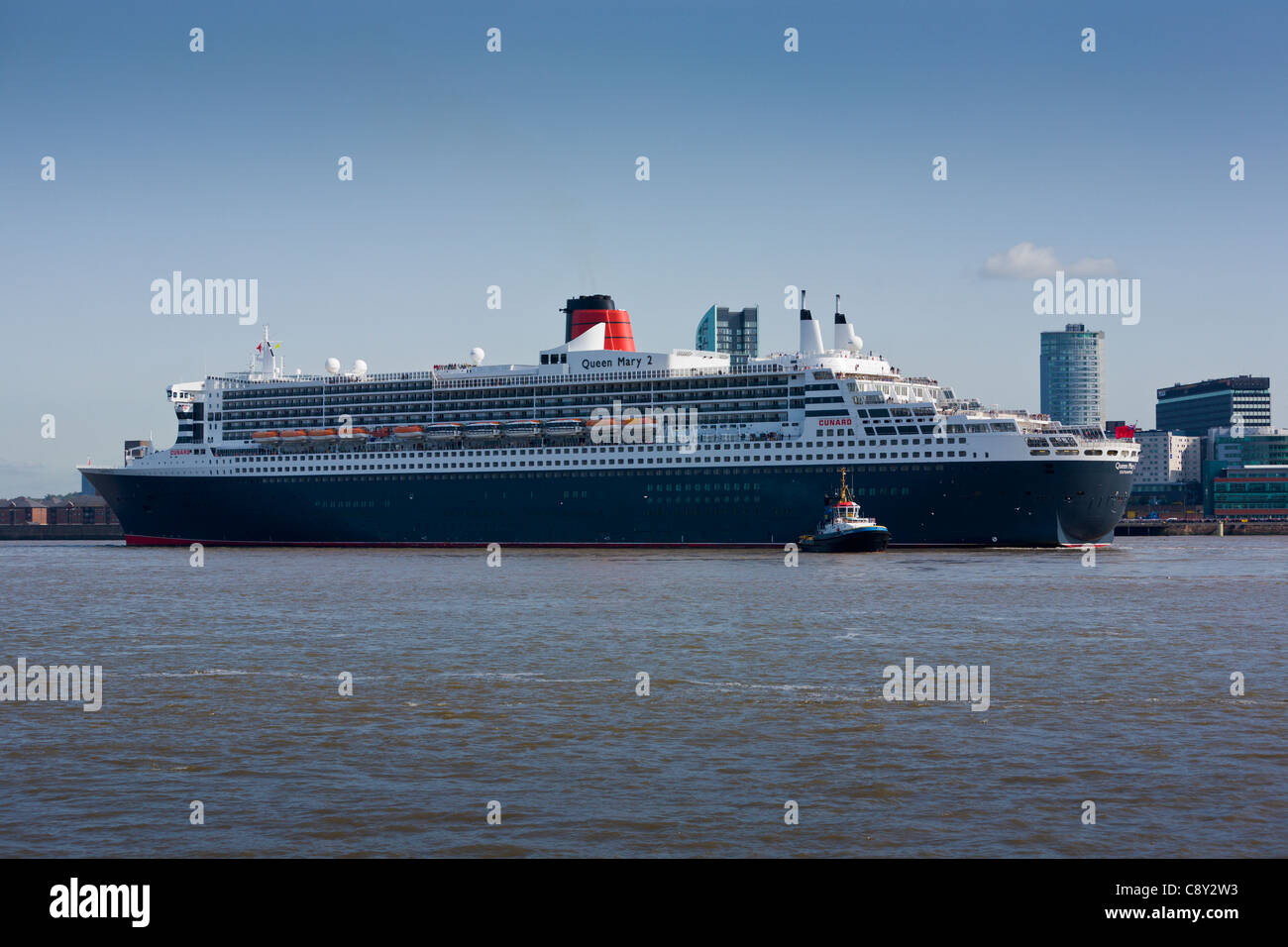 Queen Mary 2 docking nel fiume Mersey, Liverpool Foto Stock