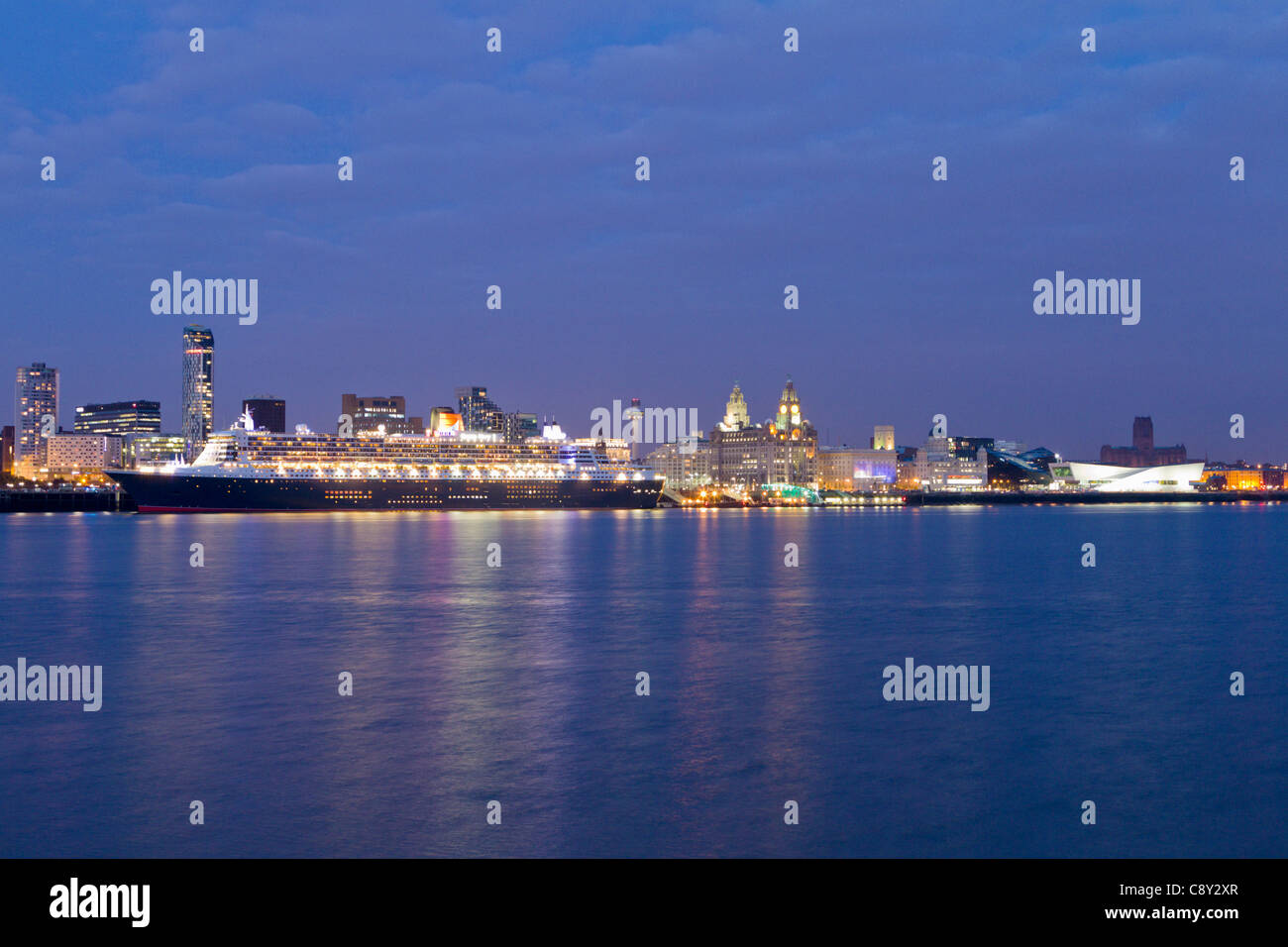 Queen Mary 2 ormeggiata, Liverpool Foto Stock