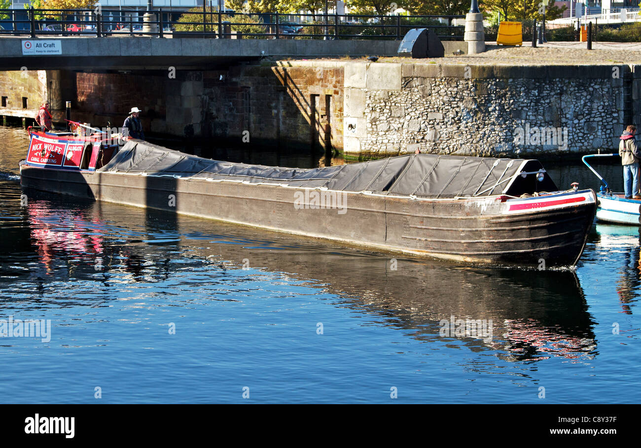 Storico battello stretta ALDGATE immettendo il dock Salthouse, Liverpool, come parte della molla sul lungomare festival. Foto Stock