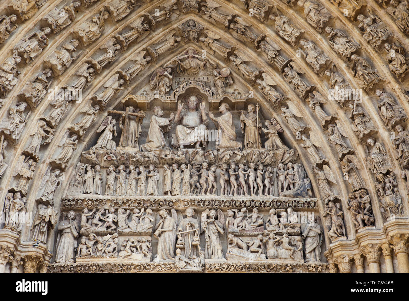 Francia, Somme, Amiens, Cattedrale di Amiens, Dettaglio del portale del Giudizio Universale Foto Stock