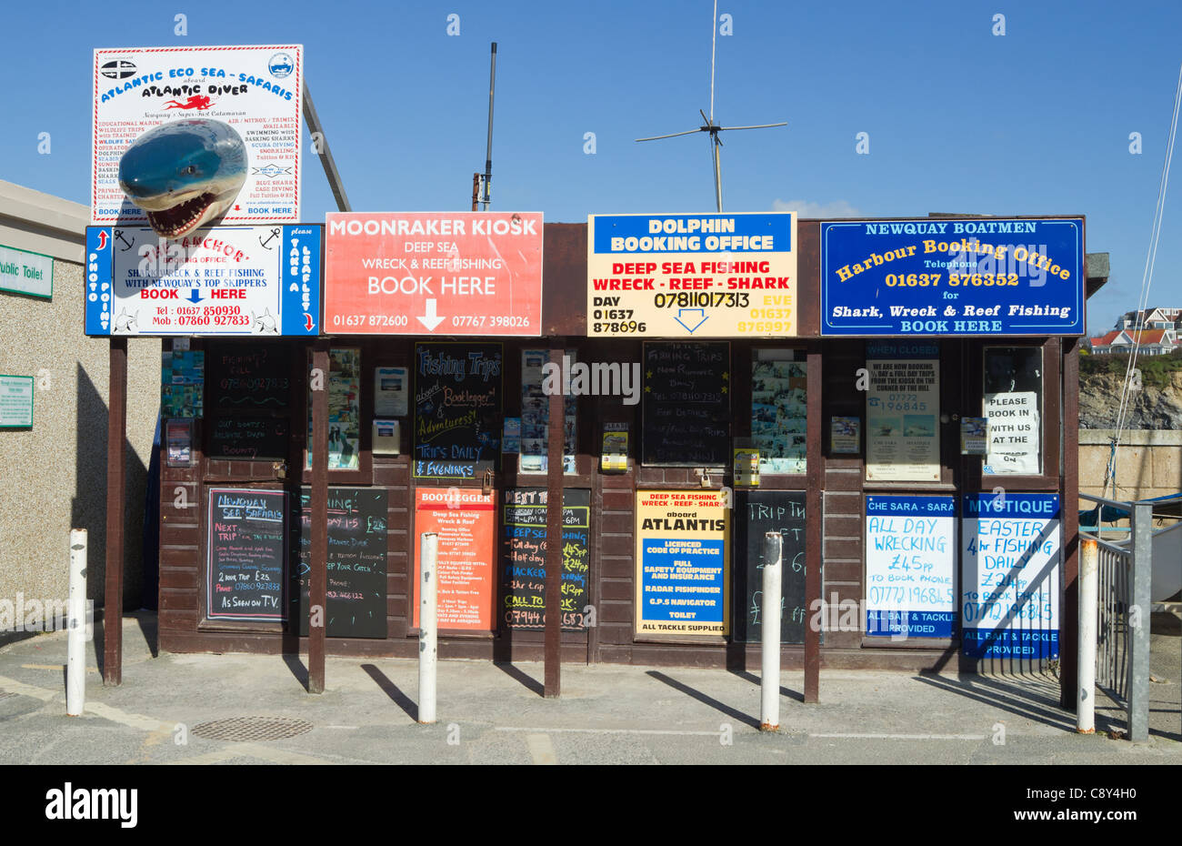 Newquay Harbour gite di pesca ed escursioni in mare ufficio booking chioschi, Cornwall Regno Unito. Foto Stock