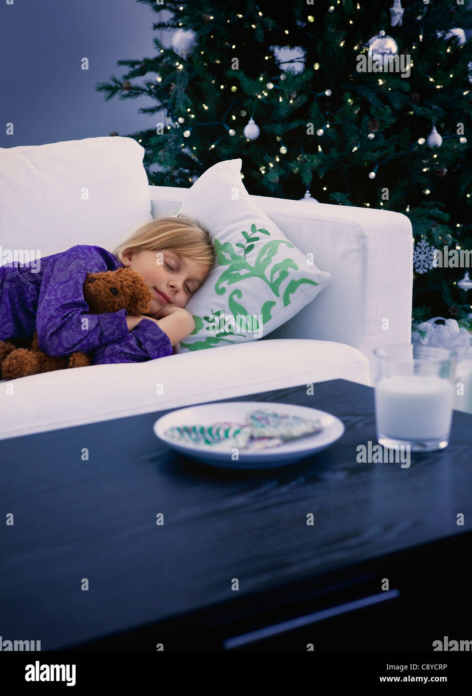 Stati Uniti d'America, Illinois, Metamora, ragazza (6-7) in attesa di Santa Foto Stock