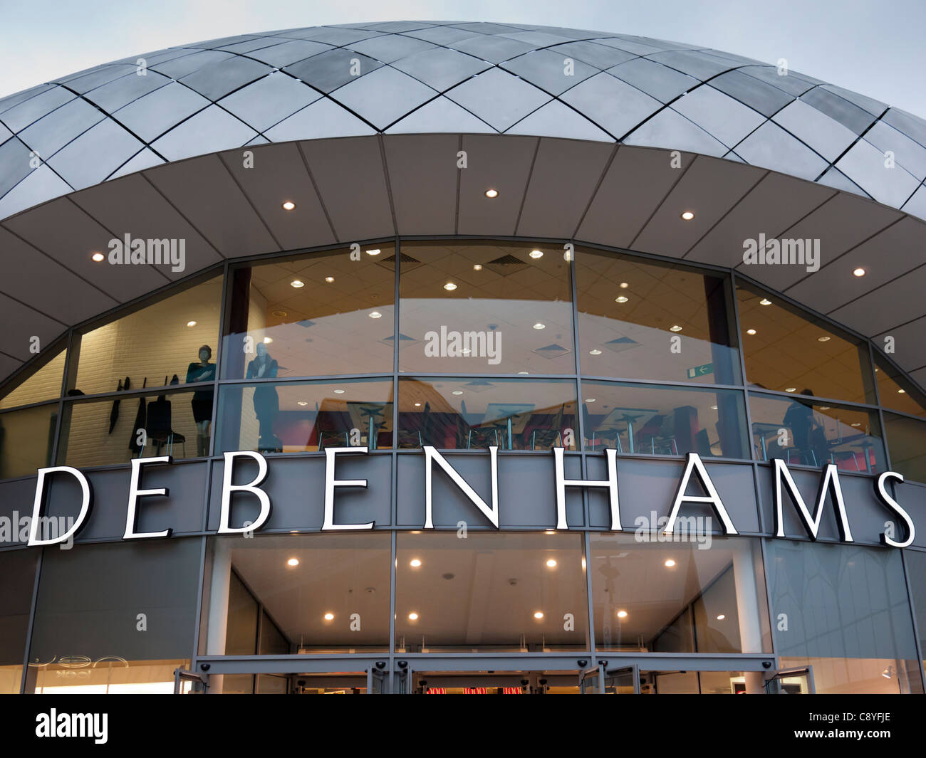 L'Arco centro Shopping Bury St Edmunds Suffolk England Regno Unito mostra negozio Debenhams Foto Stock