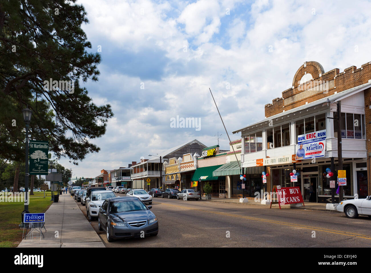 Strada principale (l'Autostrada 31) nel centro storico della città vecchia di St Martinville, Cajun country, Lousiana, STATI UNITI D'AMERICA Foto Stock