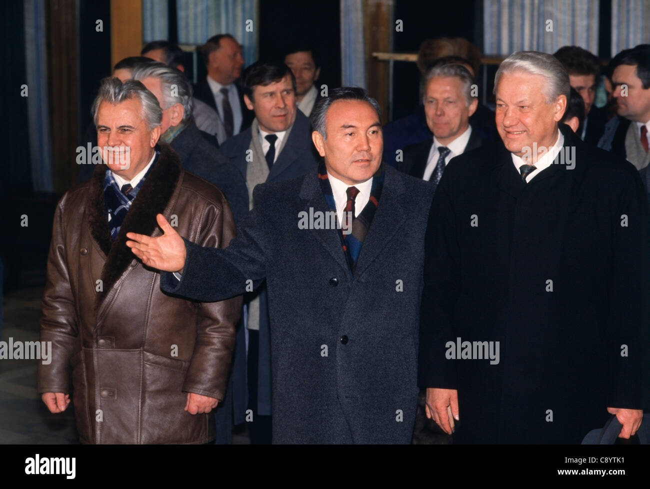 Il Kazakistan Pres. Nazarbayev con Pres. ucraino Kravchuk e Russo Pres. Eltsin alla cerimonia di CIS in Alma-Ata, Kazakistan Foto Stock