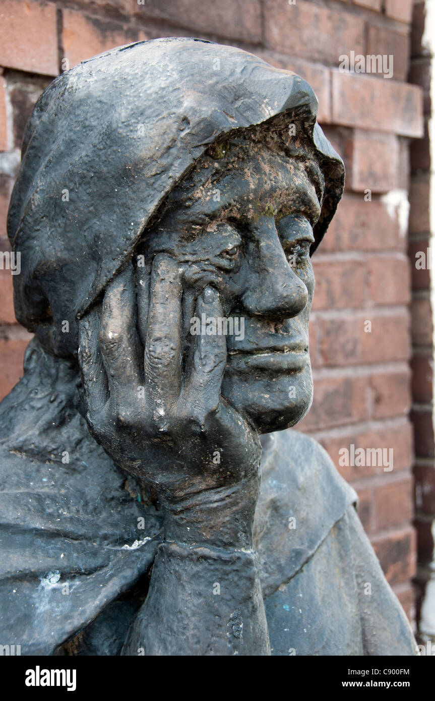 "Pit Brow Lass', una scultura a Wigan Pier. Wigan, Greater Manchester, Inghilterra, Regno Unito Foto Stock