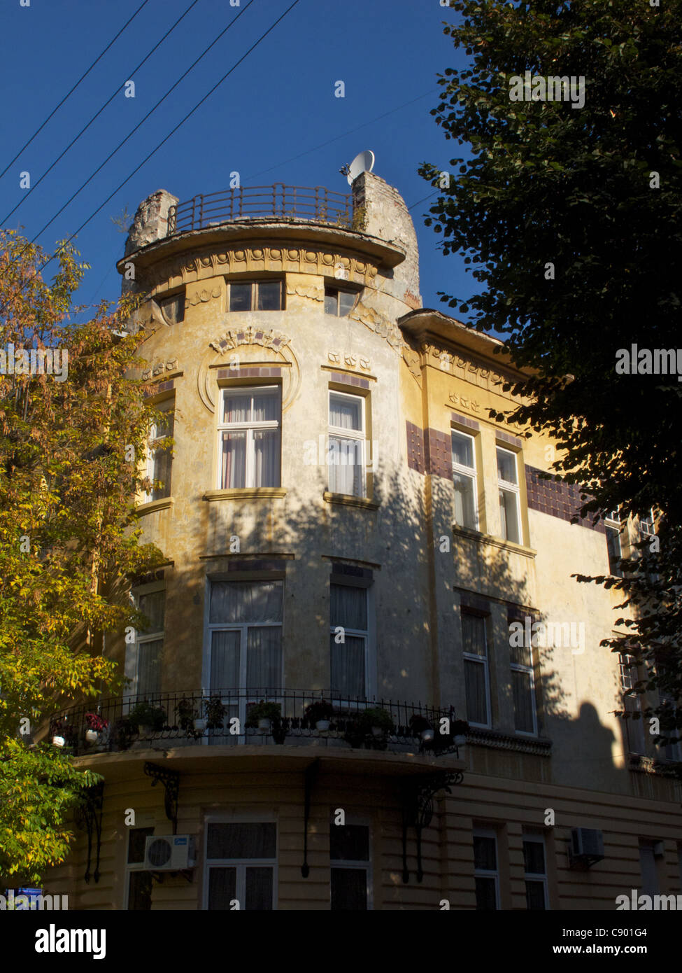 Edificio in inizio di mattina di sole in Leopoli, Ucraina Foto Stock