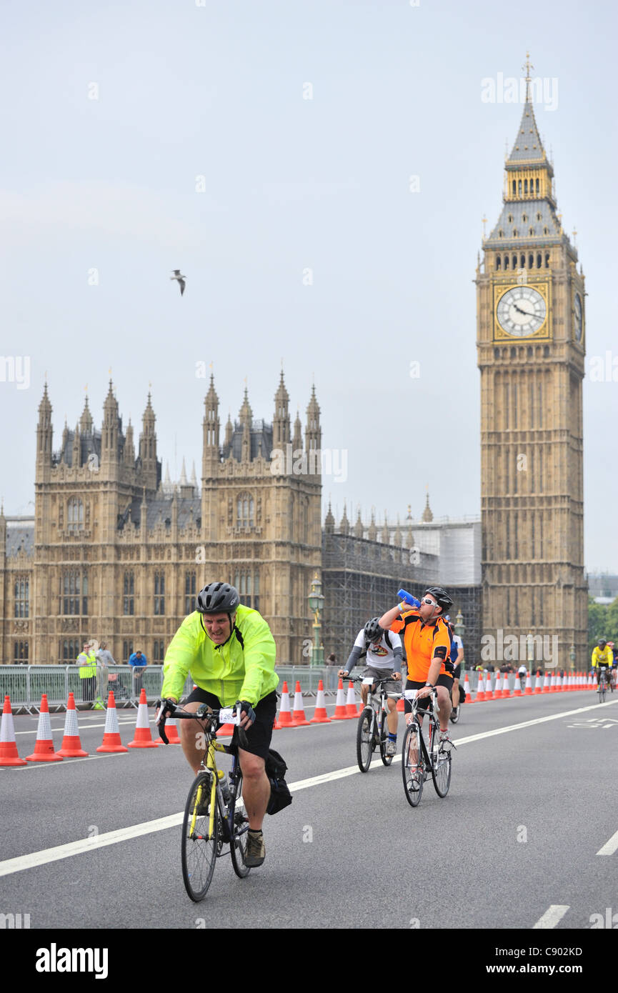 I ciclisti che partecipano al tour della Gran Bretagna manifestazione ciclistica il 19 settembre 2009, Westminster, London, Regno Unito Foto Stock