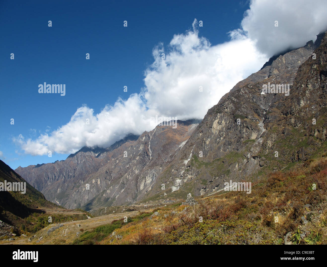 Nuvole sopra il Langtang-valle Foto Stock