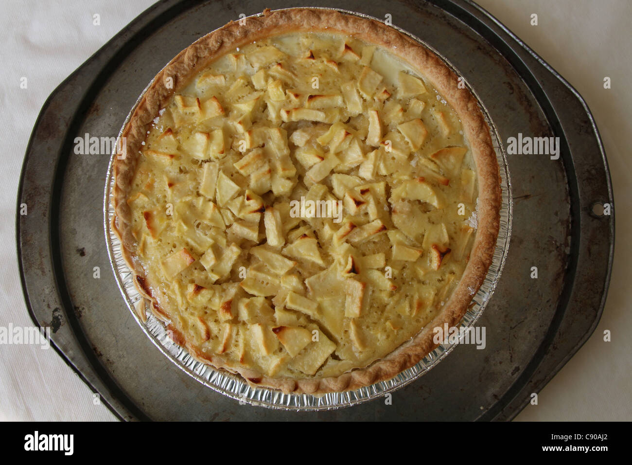 In casa la torta di mele piatto di cottura Foto Stock