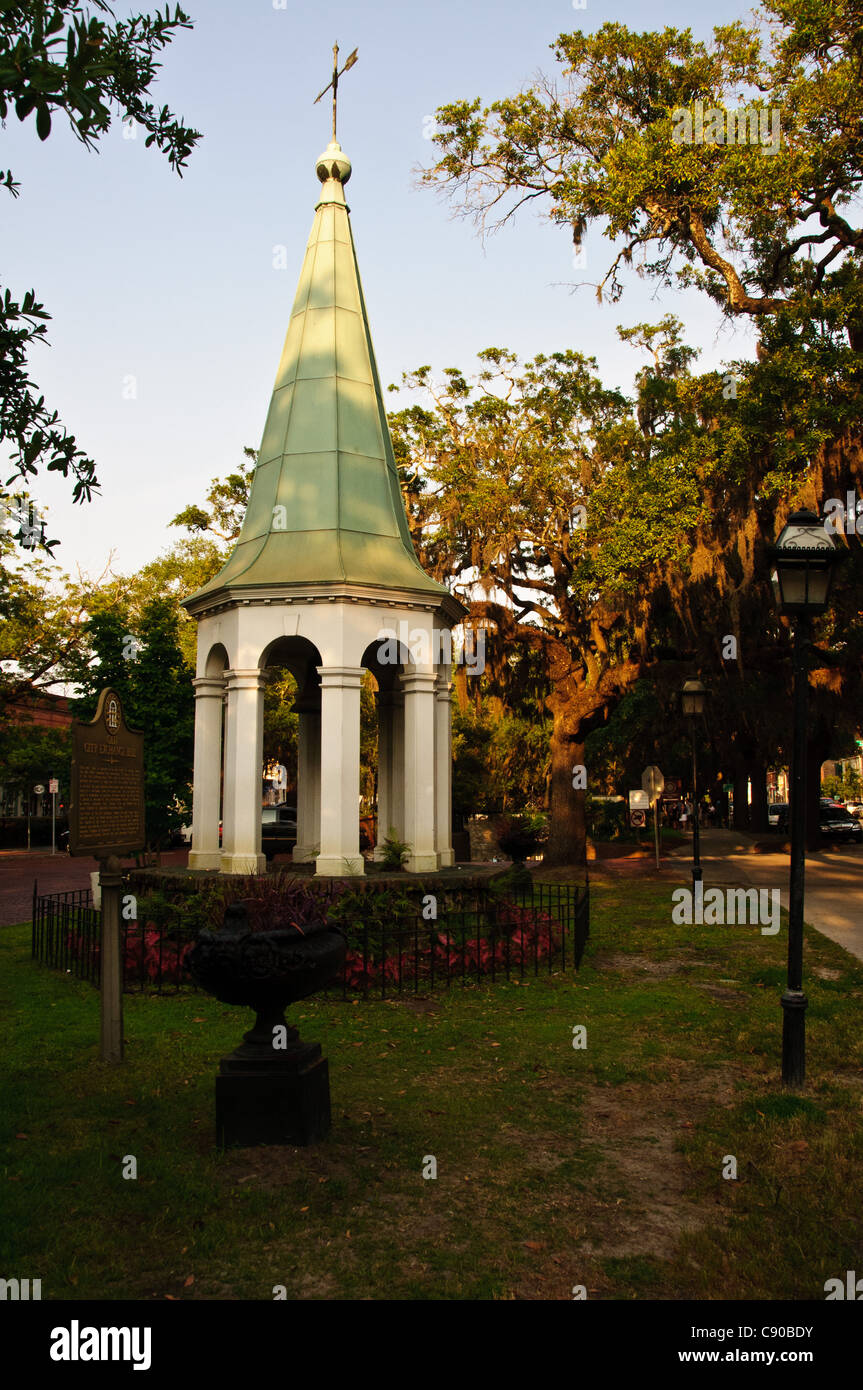 Città vecchia campana di Exchange, Emmet Park, E. Bay Street, Savannah, Georgia Foto Stock