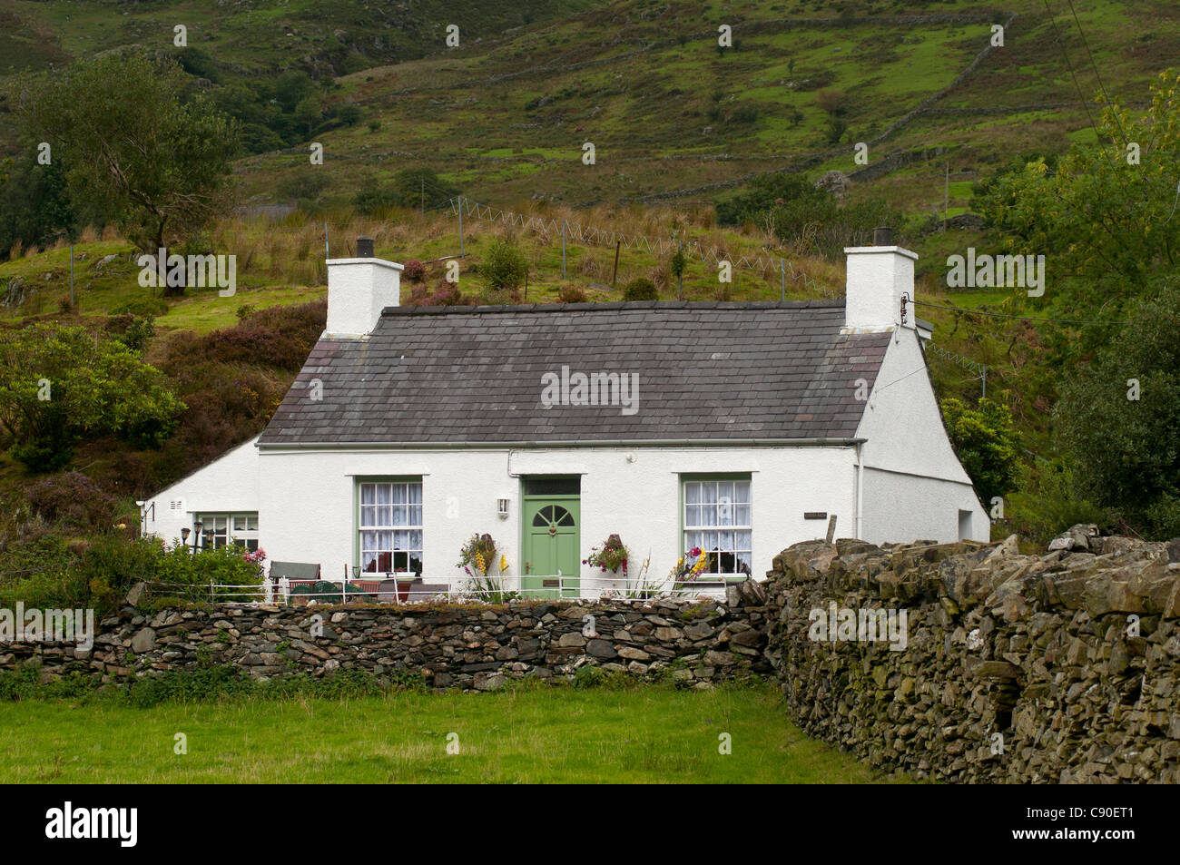 Cottage nel villaggio di Nant Pertis vicino Llanberris, Parco Nazionale di Snowdonia, Wales, Regno Unito Foto Stock
