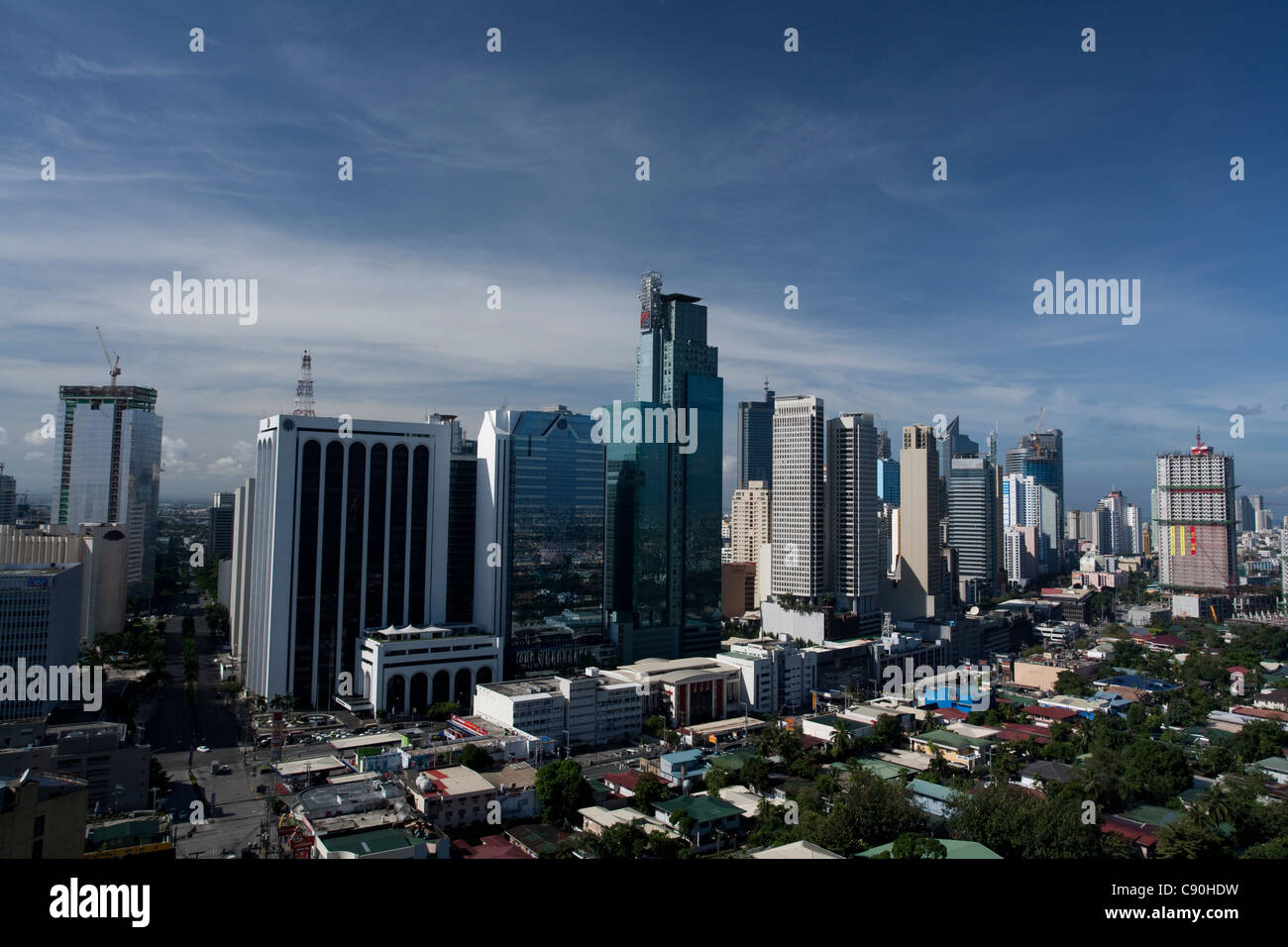 Una vista panoramica dello skyline di Makati Foto Stock